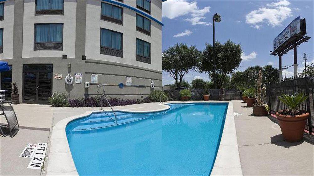 Holiday Inn Express & Suites Austin North Central By Ihg Εξωτερικό φωτογραφία