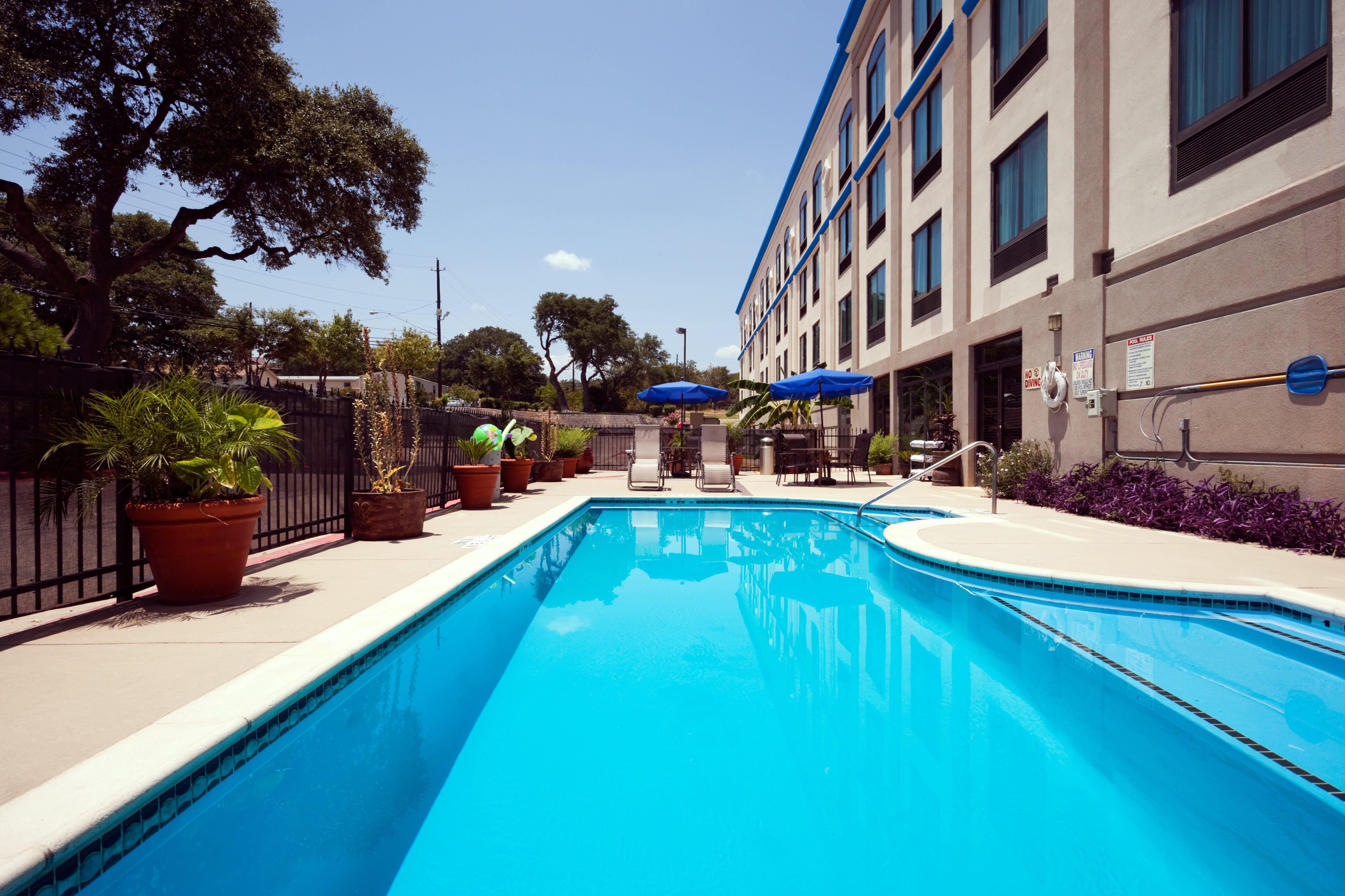 Holiday Inn Express & Suites Austin North Central By Ihg Εξωτερικό φωτογραφία