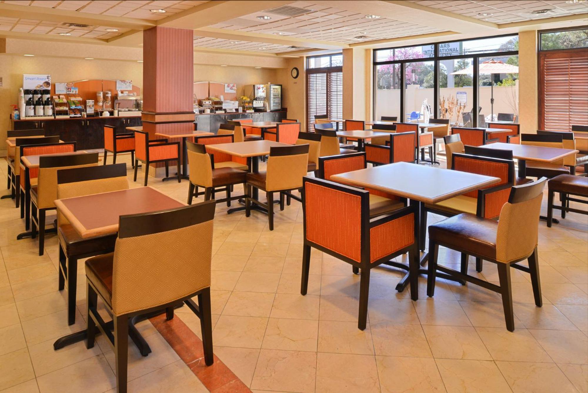 Holiday Inn Express & Suites Austin North Central By Ihg Εξωτερικό φωτογραφία