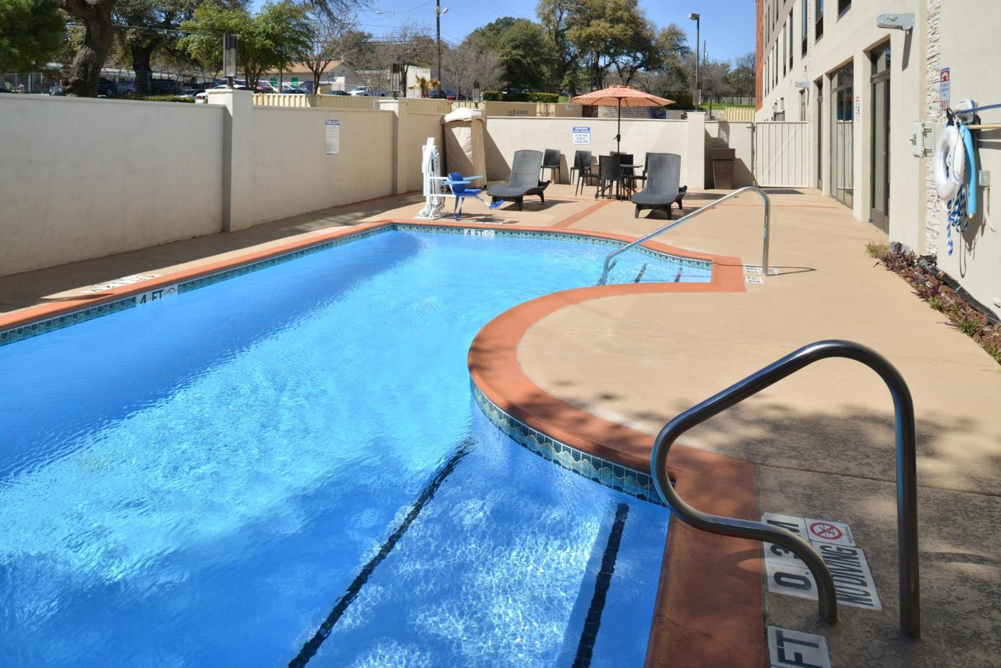 Holiday Inn Express & Suites Austin North Central By Ihg Εξωτερικό φωτογραφία