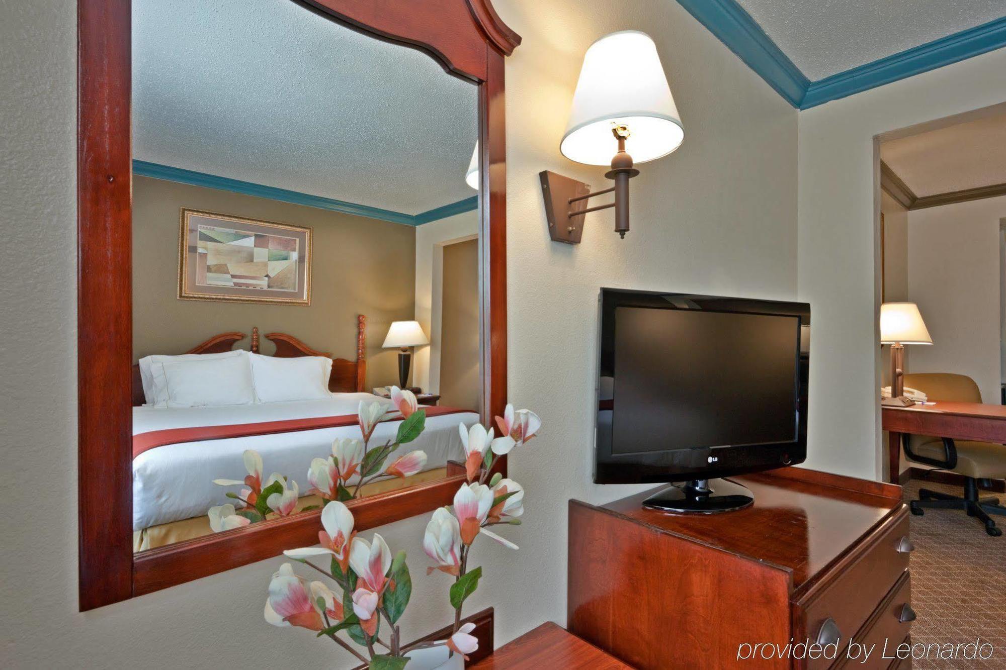 Holiday Inn Express & Suites Austin North Central By Ihg Εξωτερικό φωτογραφία
