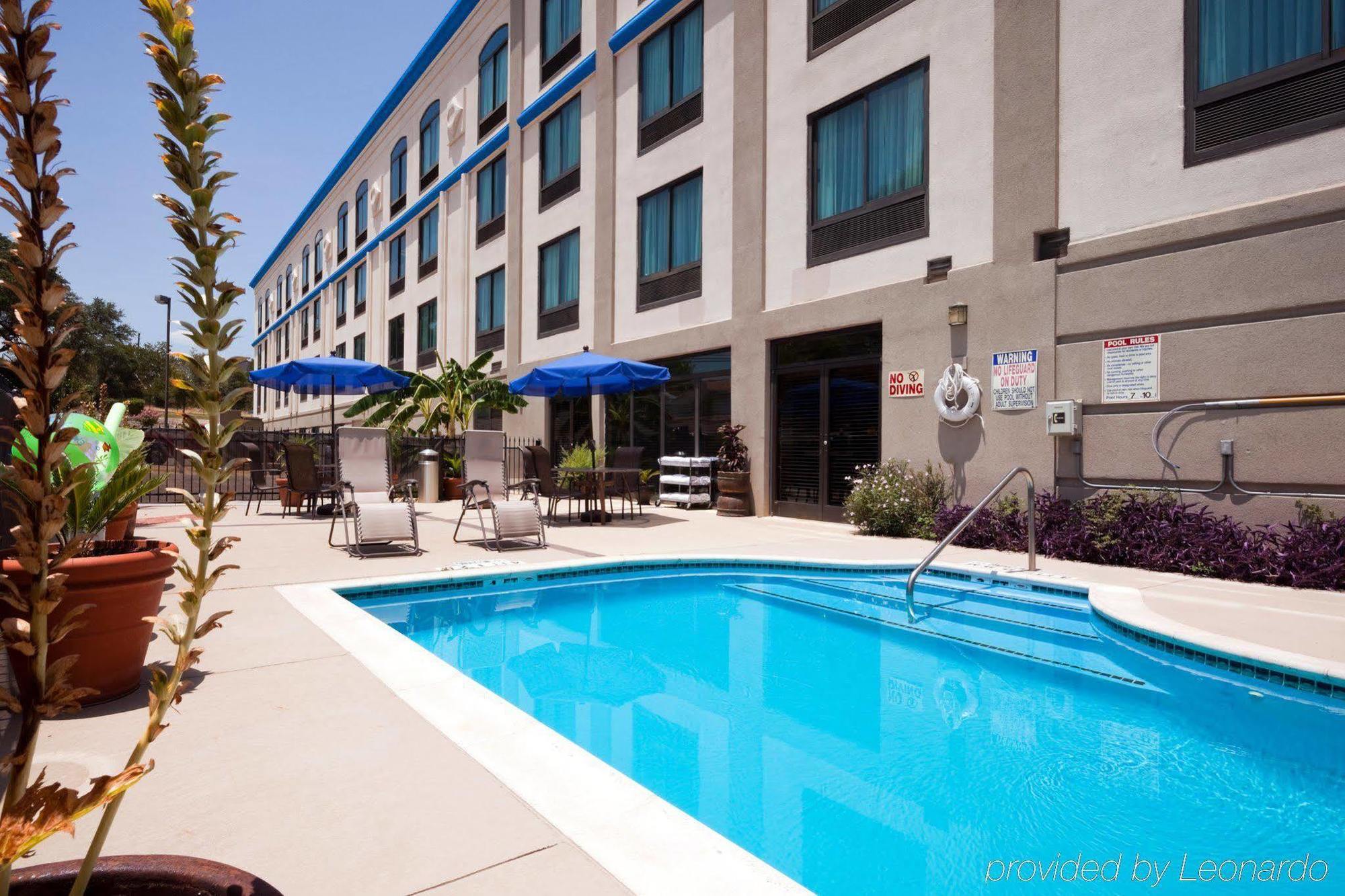 Holiday Inn Express & Suites Austin North Central By Ihg Εξωτερικό φωτογραφία