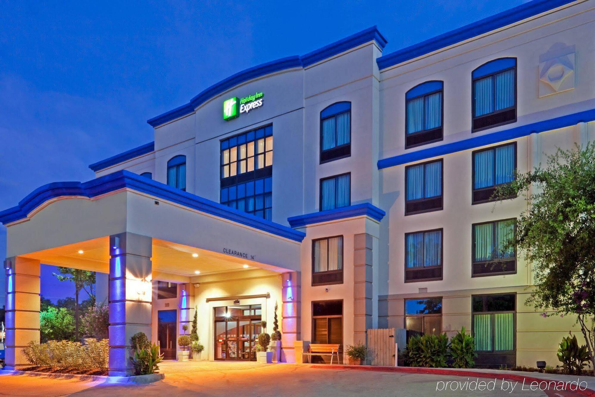 Holiday Inn Express & Suites Austin North Central By Ihg Εξωτερικό φωτογραφία